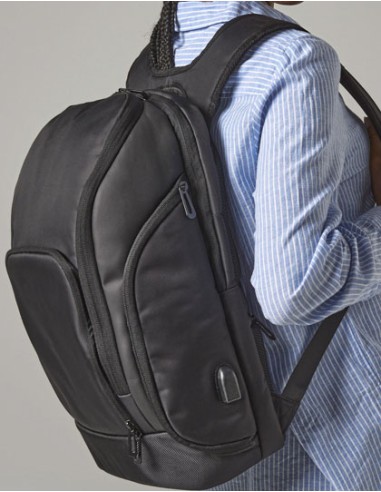 QUA-QD910-Pro-Tech Charge Backpack